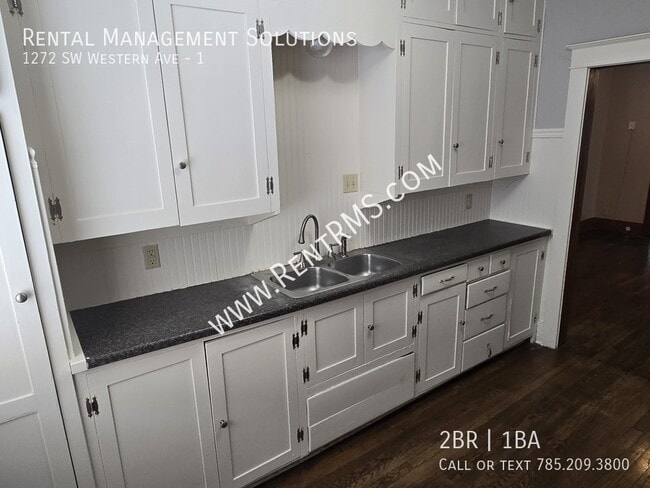 Building Photo - 1272 SW Western Ave