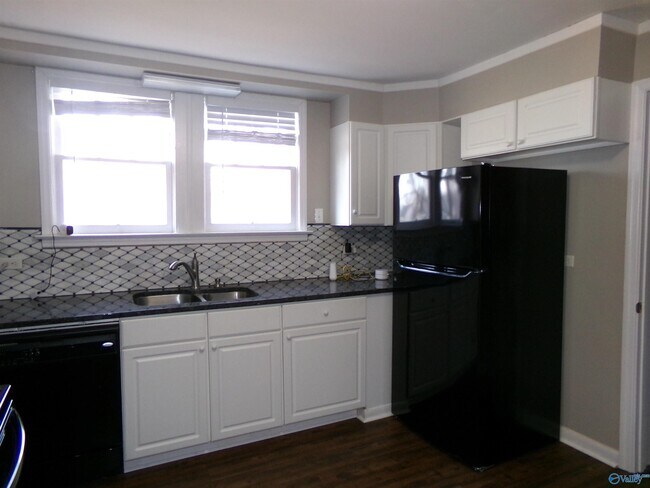 Building Photo - 611 Stevens Ave NE