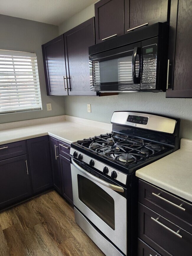 Building Photo - North Las Vegas Upgraded 4 Bedroom!
