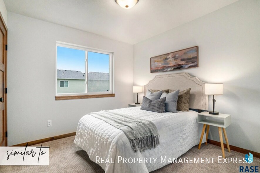 Building Photo - Modern & Spacious 3-Bedroom Townhome on Sioux Falls’ West Side