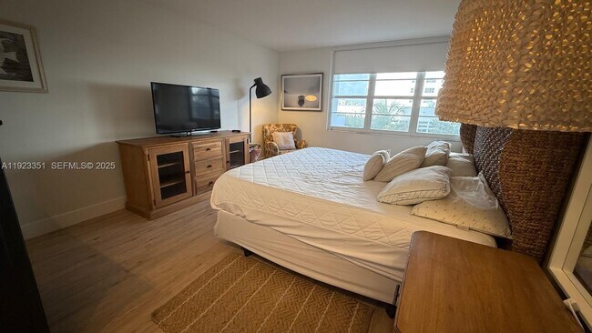 Building Photo - 100 Lincoln Rd