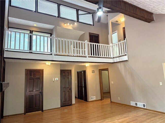 Building Photo - 1302 Colony Dr