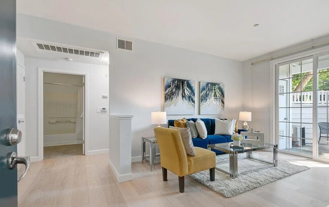 Building Photo - Newly Renovated Unit in Prime Location