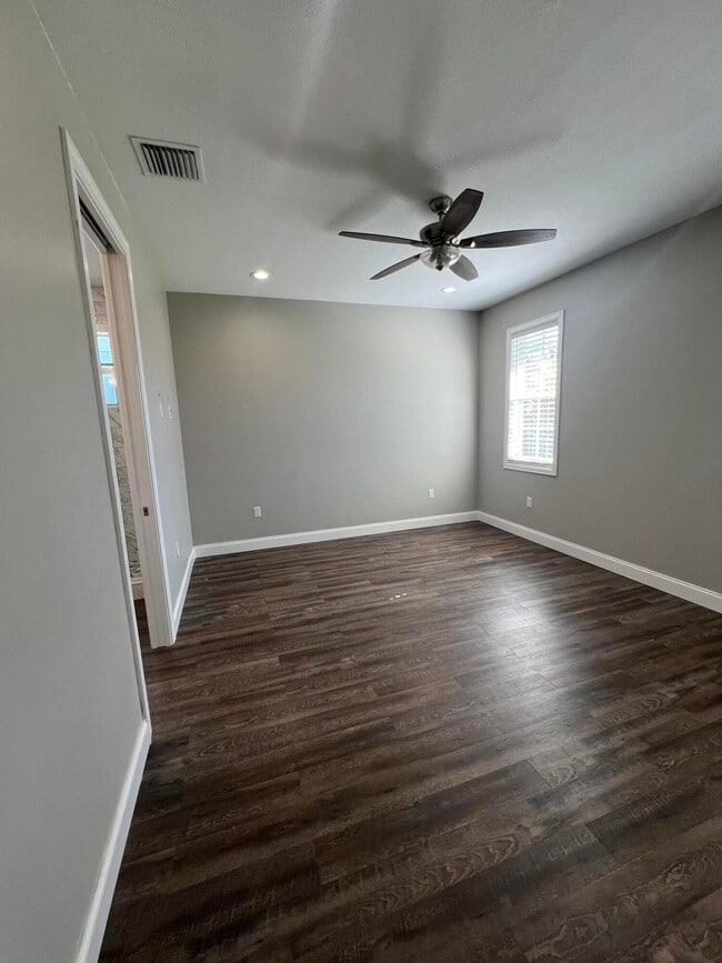 Building Photo - 12878 73rd Ct N