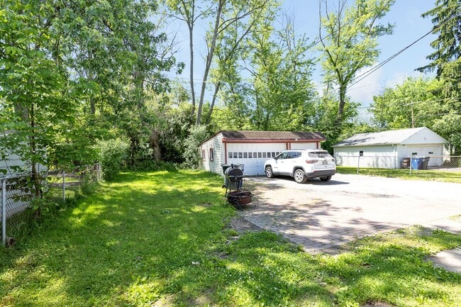 Building Photo - 3300 Dellwood Rd