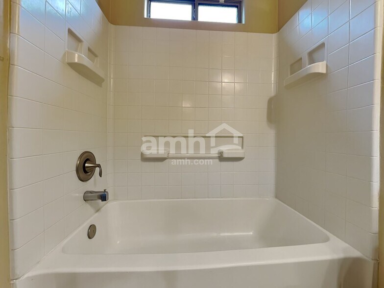 Building Photo - 4013 E Shadow Branch Dr