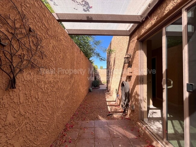Building Photo - 7513 N Vía Camello Del Sur