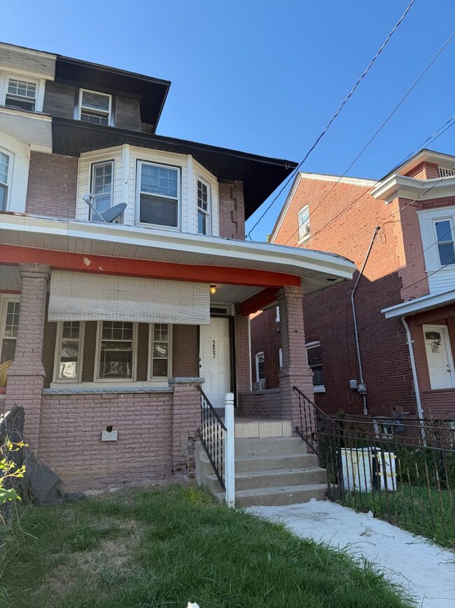 Building Photo - 257 Highland Ave