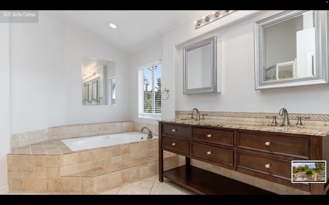 Building Photo - Incredible Rancho Del Oro Home!