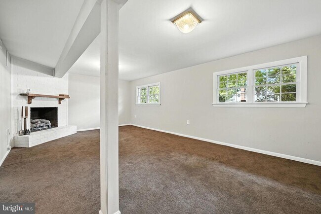 Building Photo - 703 N Naylor St