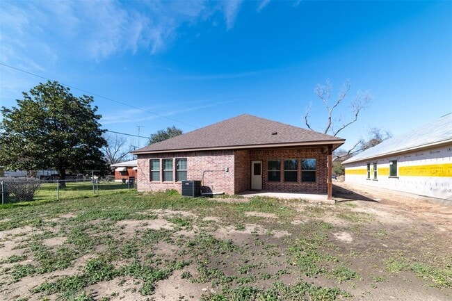 Building Photo - 1901 Seley Ave