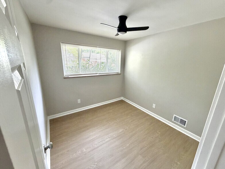 Building Photo - 745 Wilbud Dr
