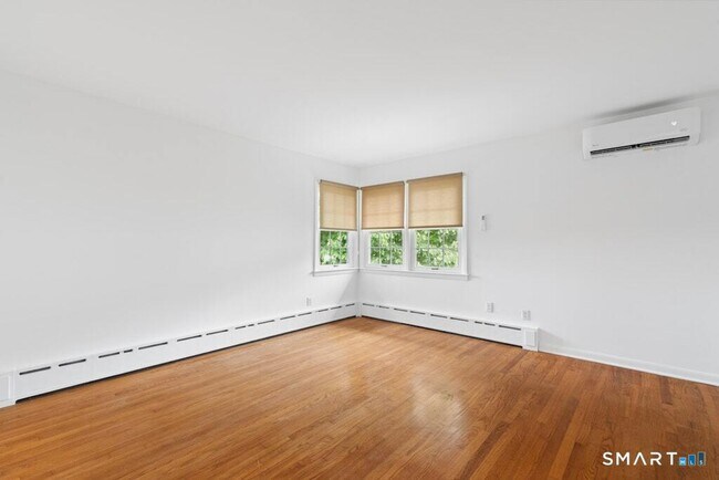 Building Photo - 34 Davenport Dr