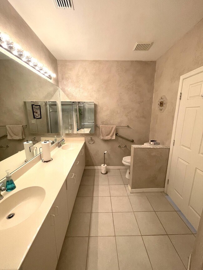 Building Photo - 7941 Laina Ln