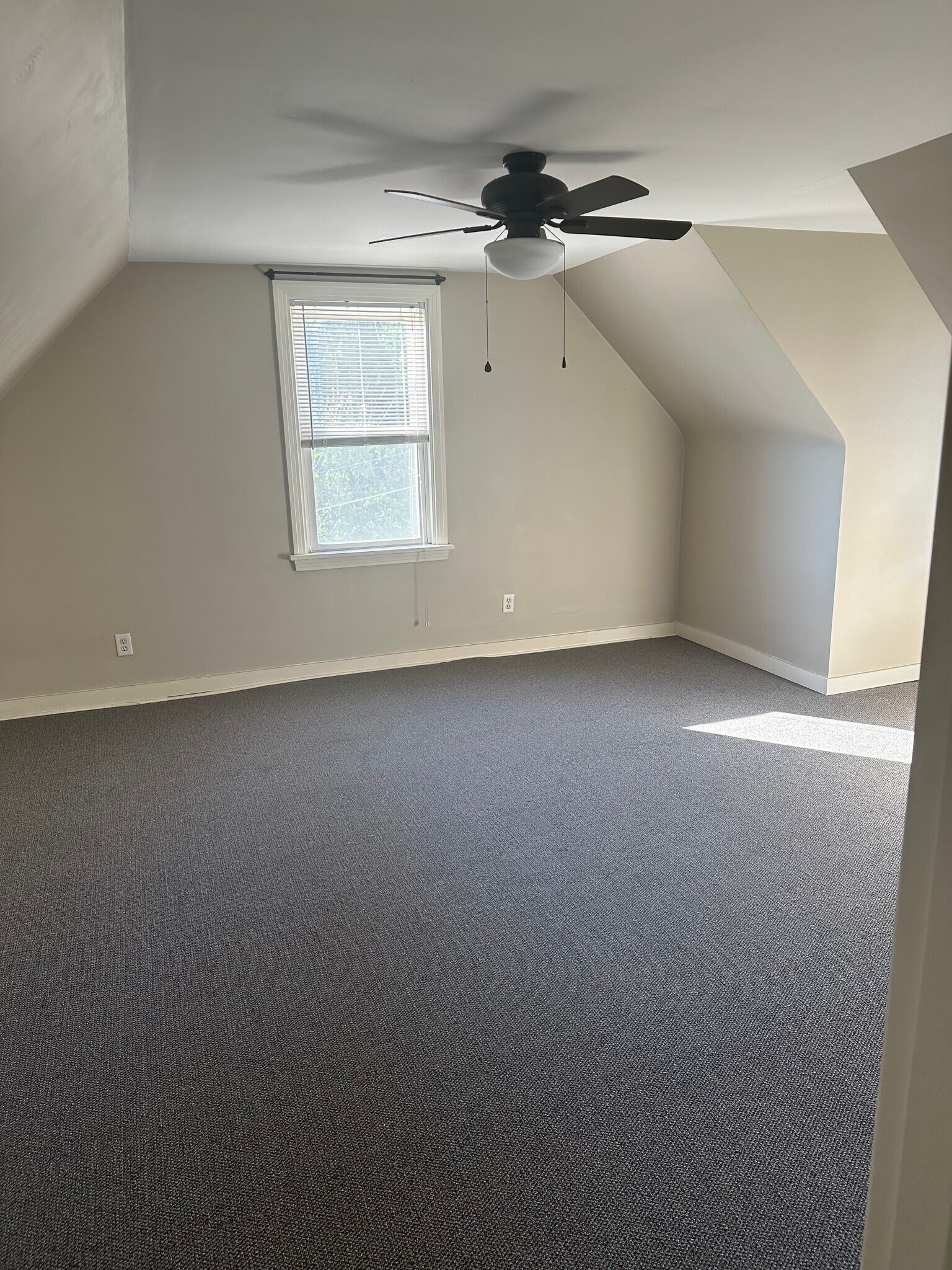 Building Photo - 145 Greenfield Ave