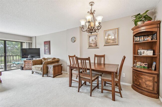 Building Photo - 2700 Cove Cay Dr