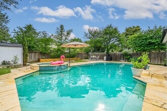 Building Photo - 803 Crocus Dr