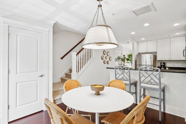 Building Photo - Fully Furnished 2BR Condo with Designer Touches in Shelmore Village