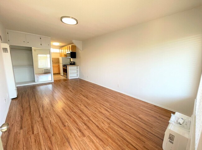 Building Photo - 1412 W. 17th St