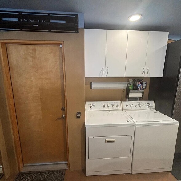 Building Photo - 2132 Ridgeview Cir