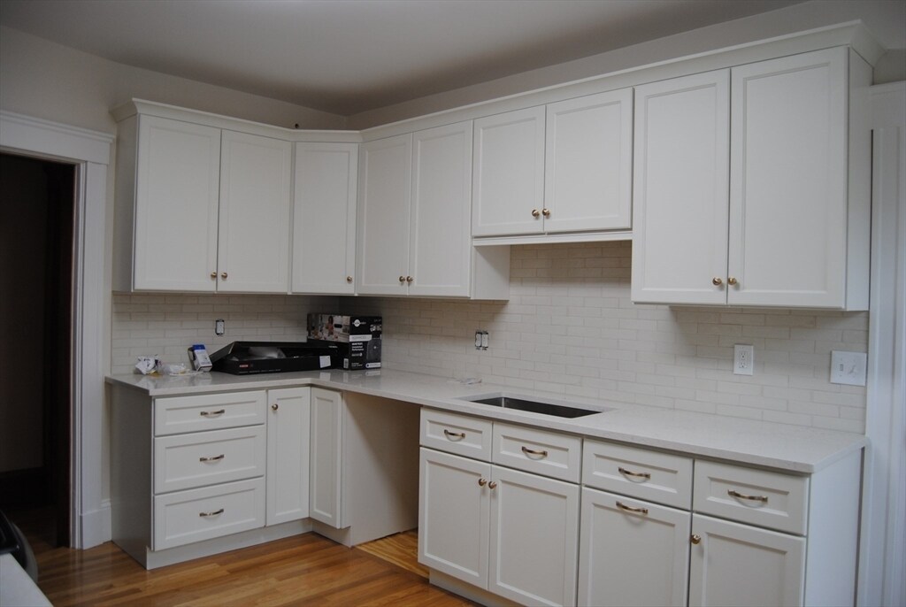 Building Photo - 140 Winsor Ave