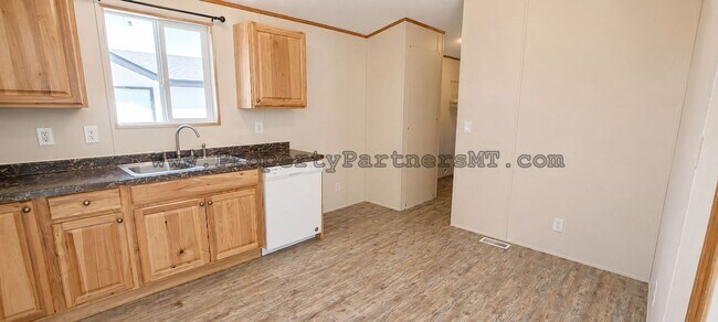 Building Photo - 118 Sunlight Ave