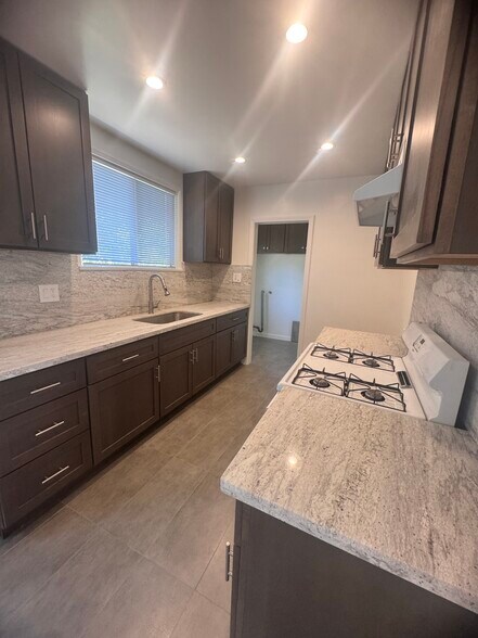 Building Photo - 6714 Aldea Ave