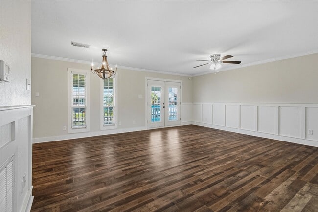 Building Photo - 606 Warsaw Dr