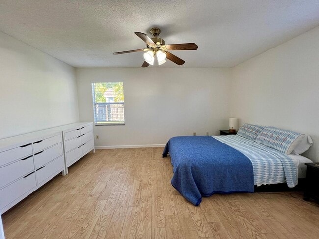 Building Photo - 7787 Ridgewood Dr