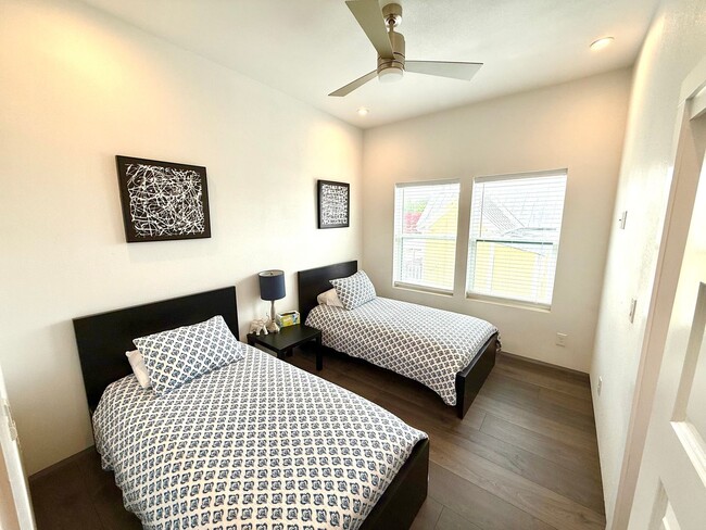 Building Photo - AVAILABLE NOW! Jaw Dropping 3 Story 3 Bedr...