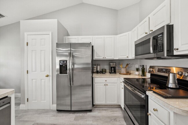 Building Photo - 249 SW Aubudon Ave