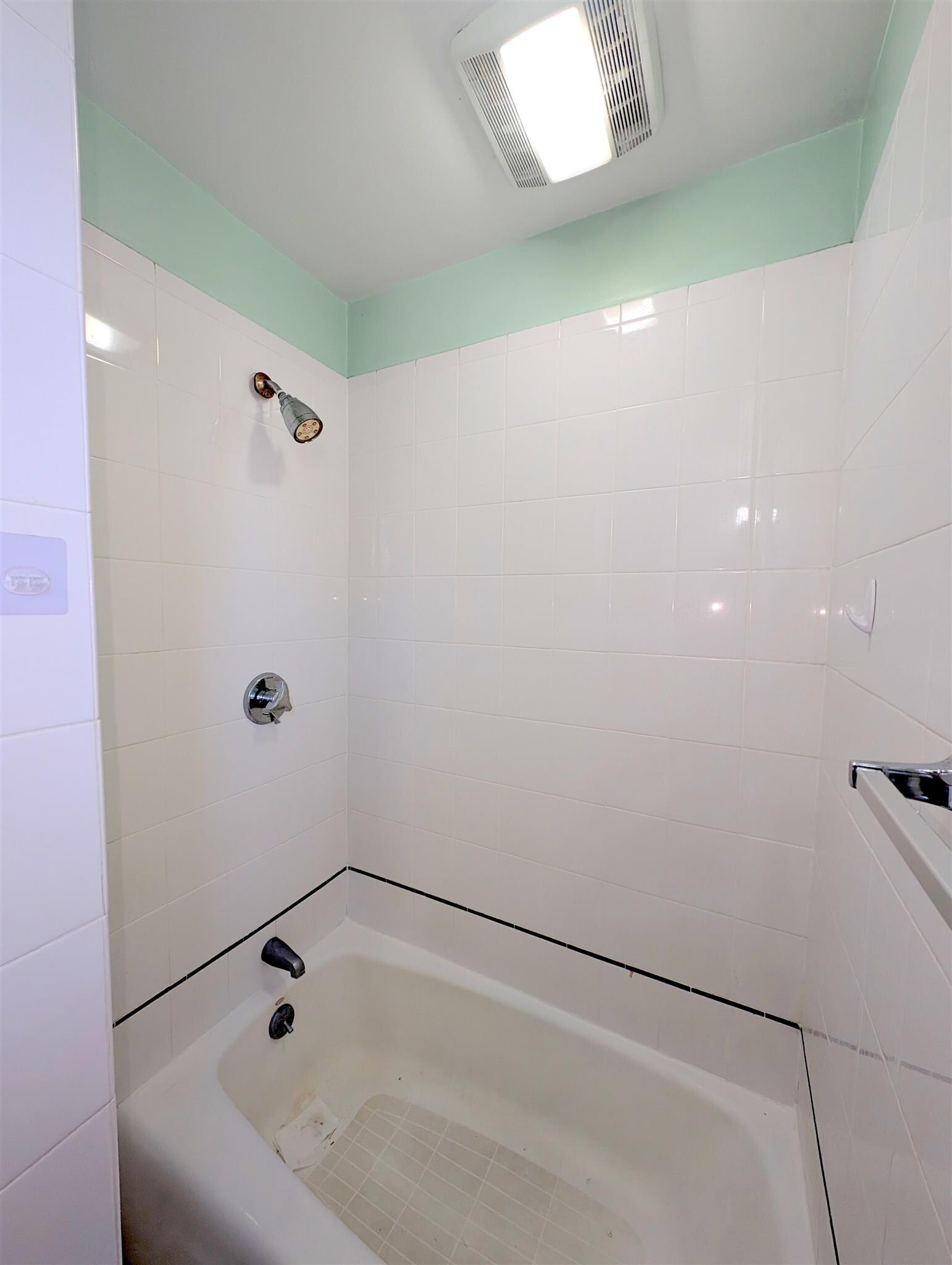 Building Photo - 393 Washington St