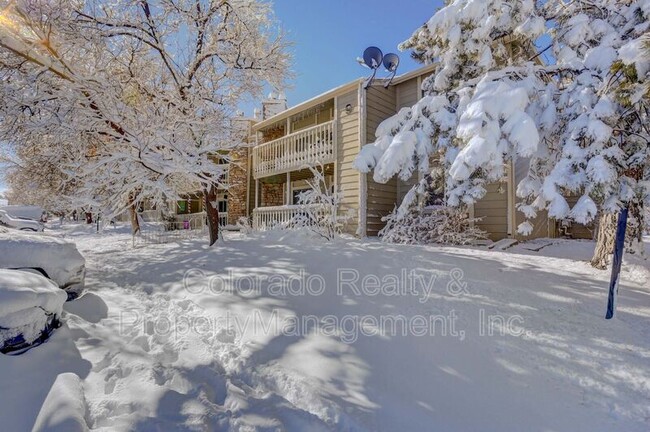 Building Photo - 8225 Fairmount Dr