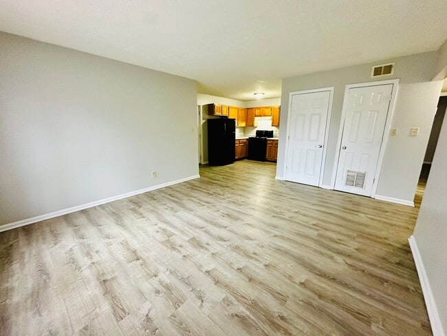 Building Photo - Affordable 3 bedroom in West Louisville-Section 8 Accepted