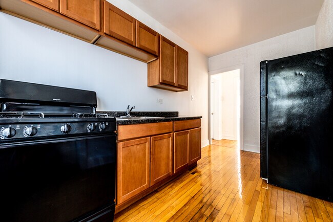 Kitchen - 8057 S Laflin St