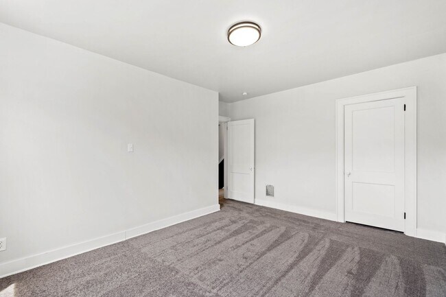 Building Photo - Beautiful 3 bedroom home in Homestead available July 10!