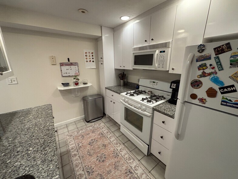 Building Photo - 106 Myrtle St