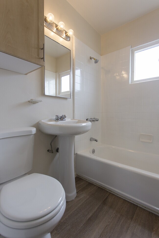 Building Photo - *OPEN HOUSE: 5/10 3-4PM* Cottage Style 1BR...