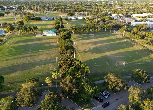 Building Photo - 9364 Chelsea Dr S