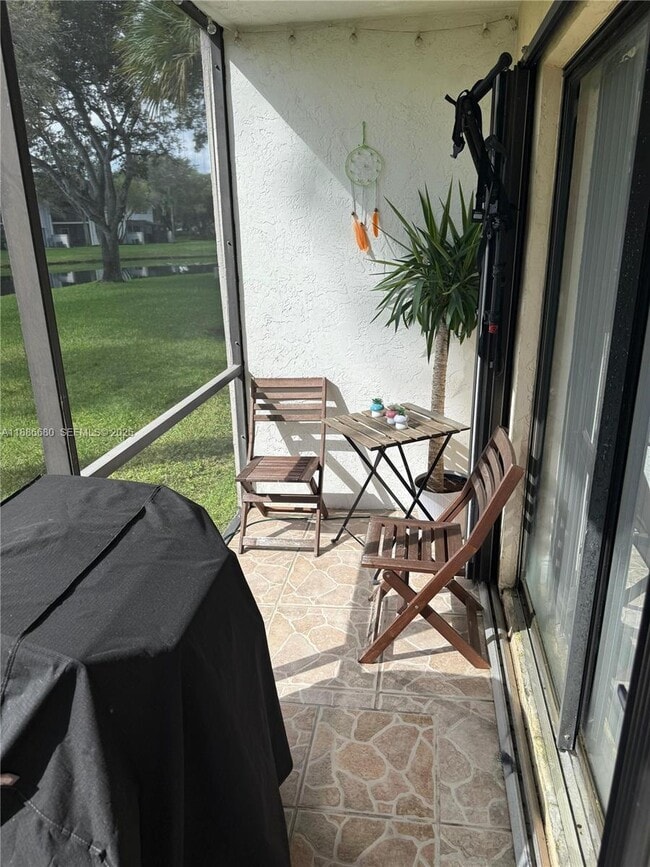 Building Photo - 9984 Nob Hill Ct