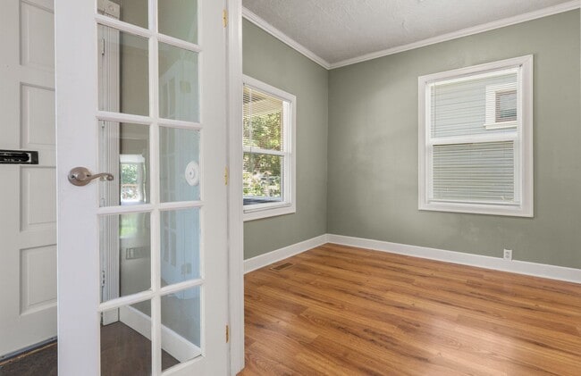 Building Photo - Spacious 3 bedroom, 1 Bath House in Inner SE Portland - Everything Right at Your Doorstep!