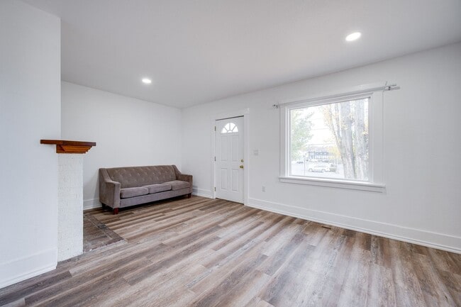 Building Photo - JUST LISTED! The Perfect Place for Students to Call Home