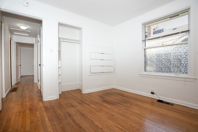 Building Photo - Old World Charm with Views of Lake Union!