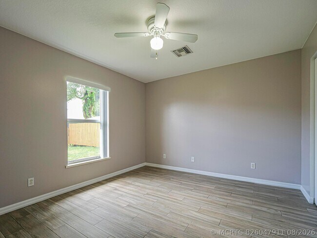 Building Photo - 1456 25th Ct SW