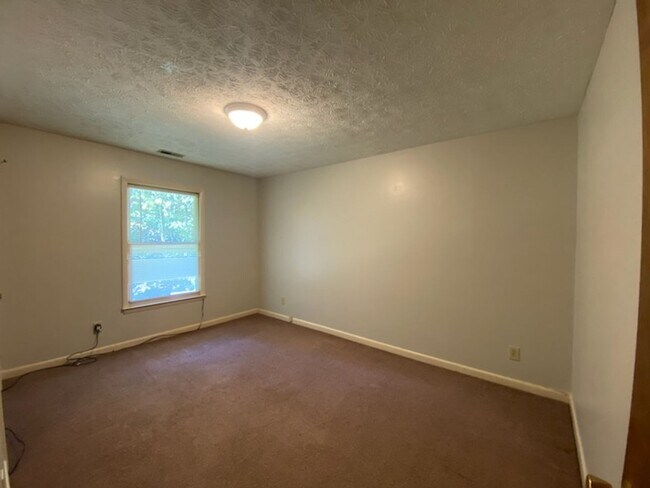 Building Photo - 1966 Glenwick Dr