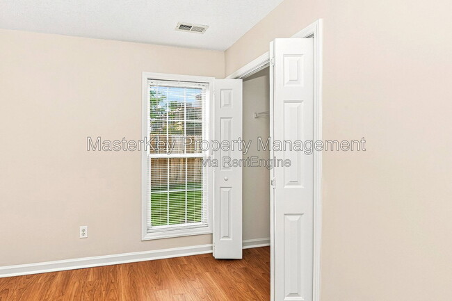 Building Photo - 6307 Forest Ridge Dr