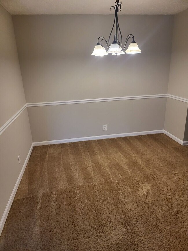 Building Photo - Nice two bedroom condo on one level in Hermitage