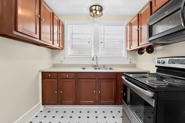 Building Photo - Charming 2BD/1BA Home Near Lakewood Park!