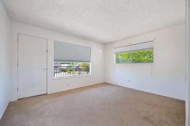 Building Photo - 2645-2649 S Whitney Blvd