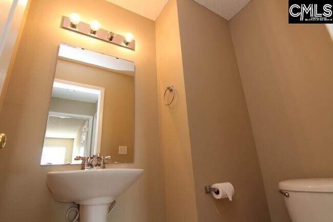 Building Photo - 5 Redbrush Ct